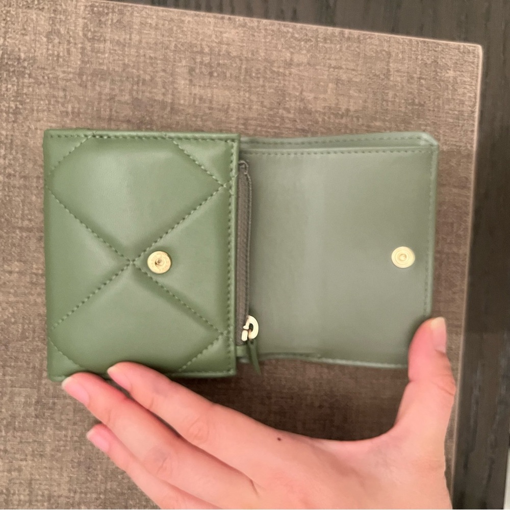 CHANEL Olive Quilted Card Holder - Picture 3 of 14